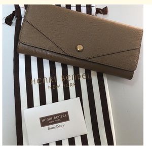 Henri Bendel Classic Clip wallet with card holder
